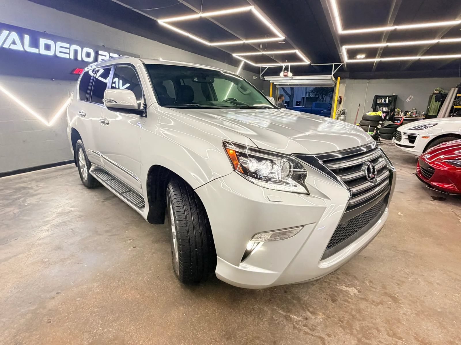 Used 2014 Lexus GX 460 w/ Premium Package AWD/4WD image 2