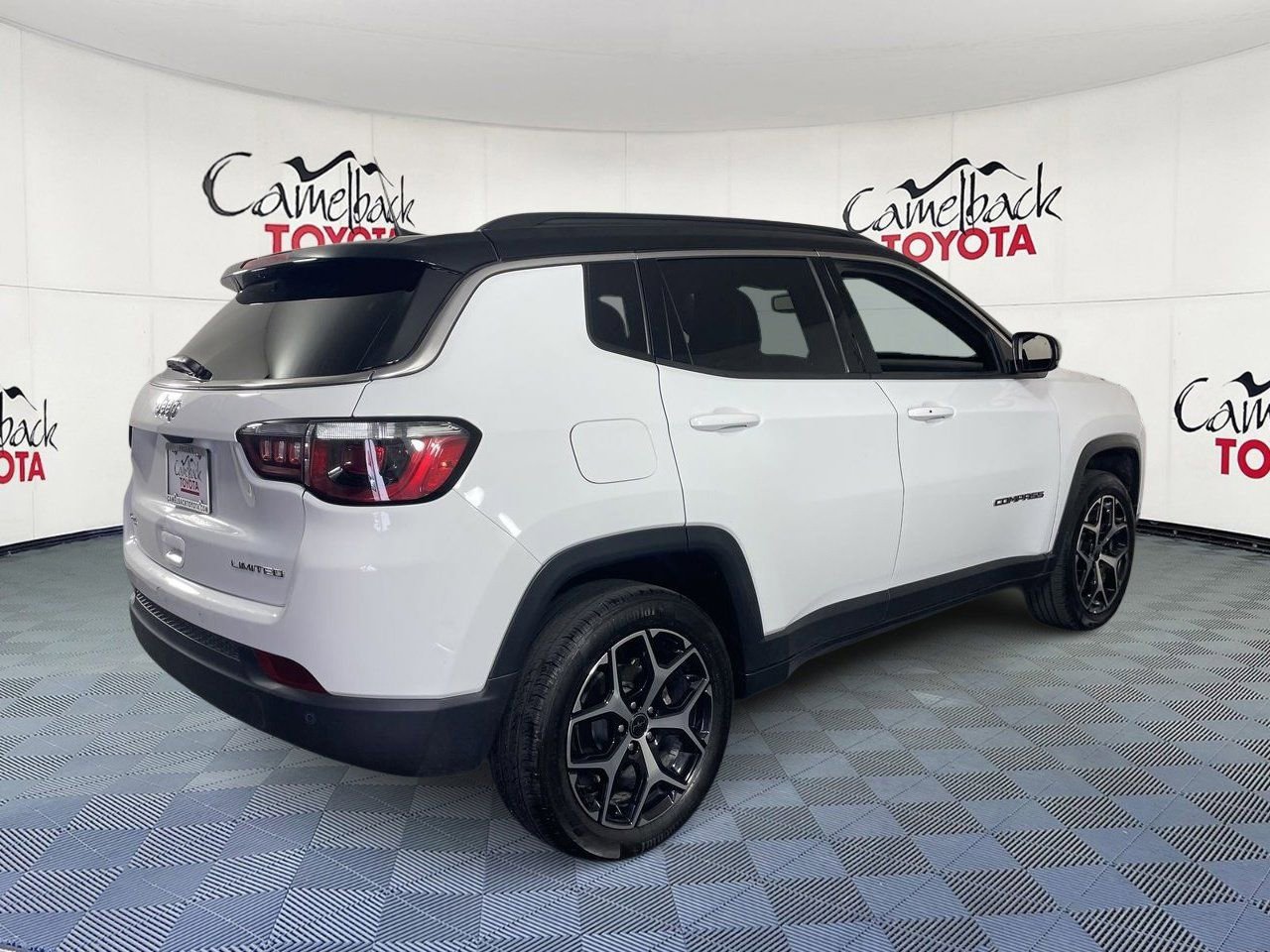 Used 2025 Jeep Compass Limited AWD/4WD image 7