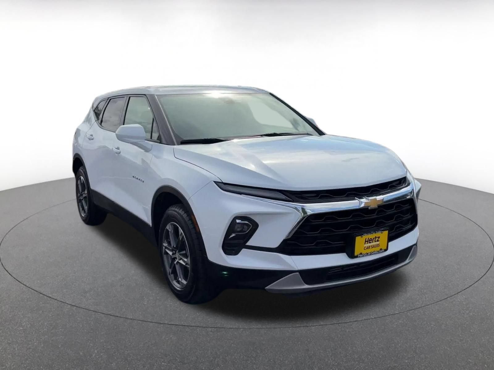Used 2025 Chevrolet Blazer LT FWD image 3