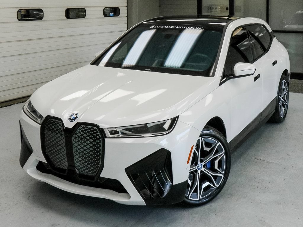 Used 2024 BMW iX xDrive50 w/ Premium Package AWD/4WD image 10