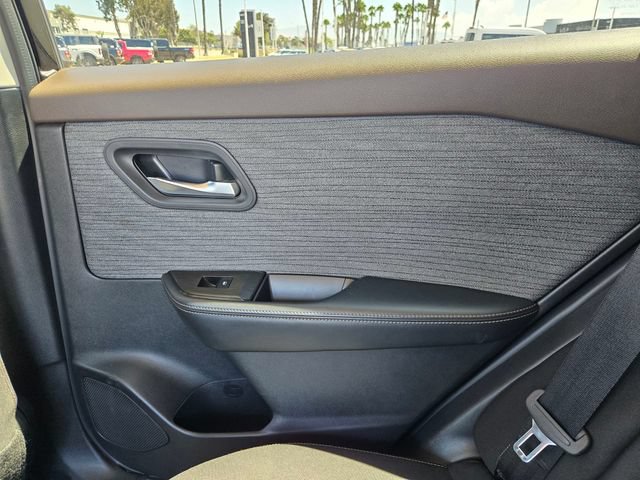 Used 2023 Nissan Rogue SV FWD image 11
