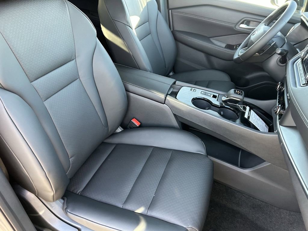 New 2026 Nissan Rogue SV image 10