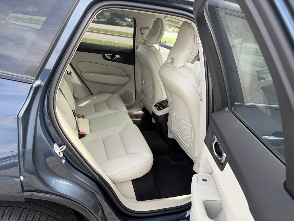 Used 2025 Volvo XC60 B5 Ultra w/ Climate Package AWD/4WD image 16