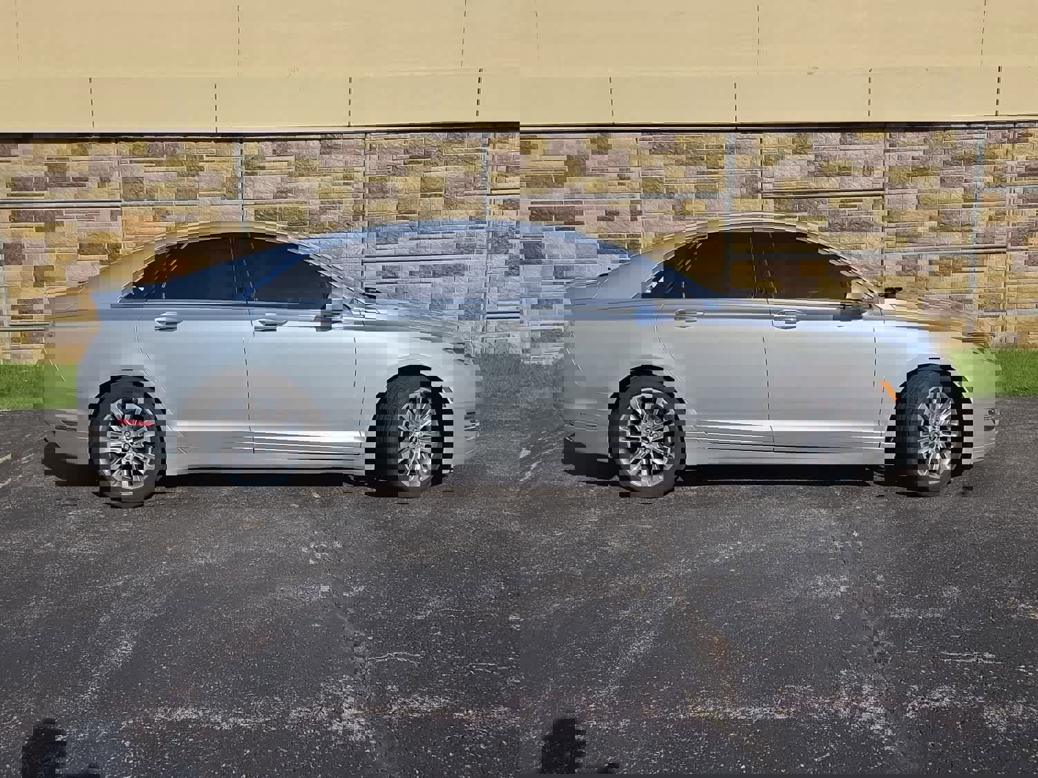 Used 2014 Lincoln MKZ Hybrid w/ Equipment Group 202A Reserve image 2