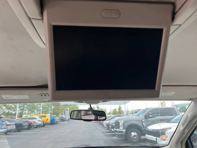 Used 2016 Chrysler Town & Country Touring FWD image 28