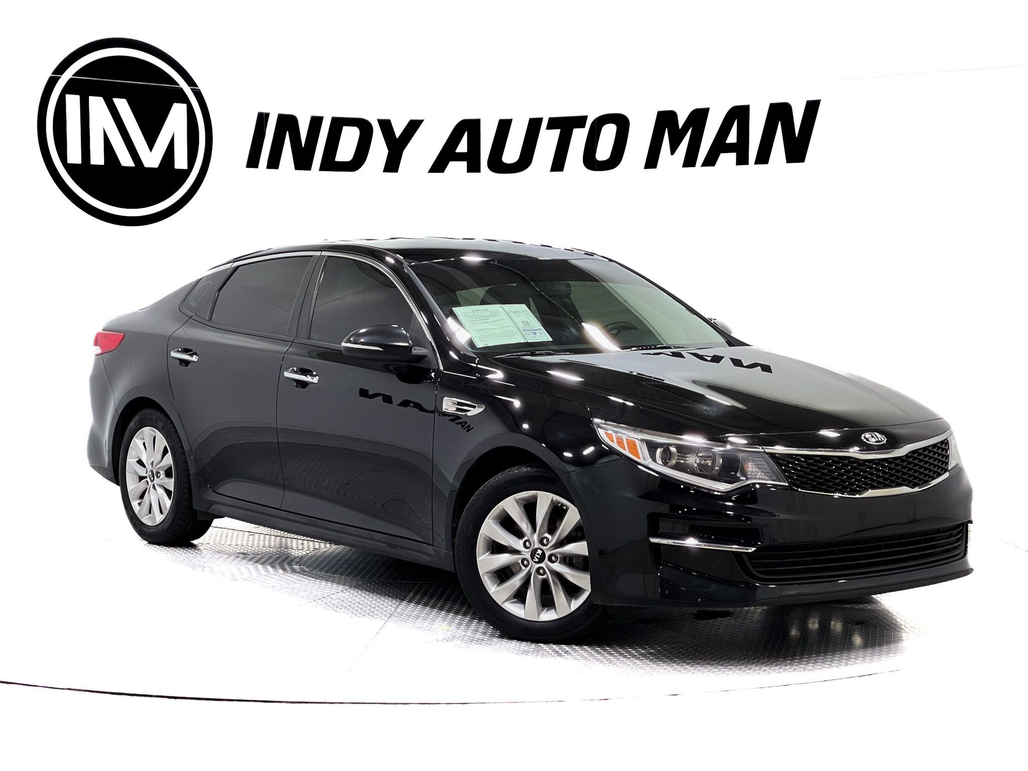 Used 2018 Kia Optima LX w/ 17" Alloy Wheels Package image 2