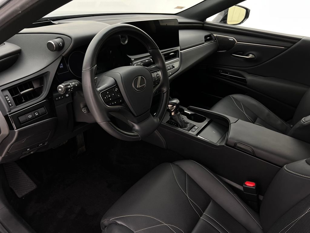 Used 2023 Lexus ES 300h Ultra Luxury image 12