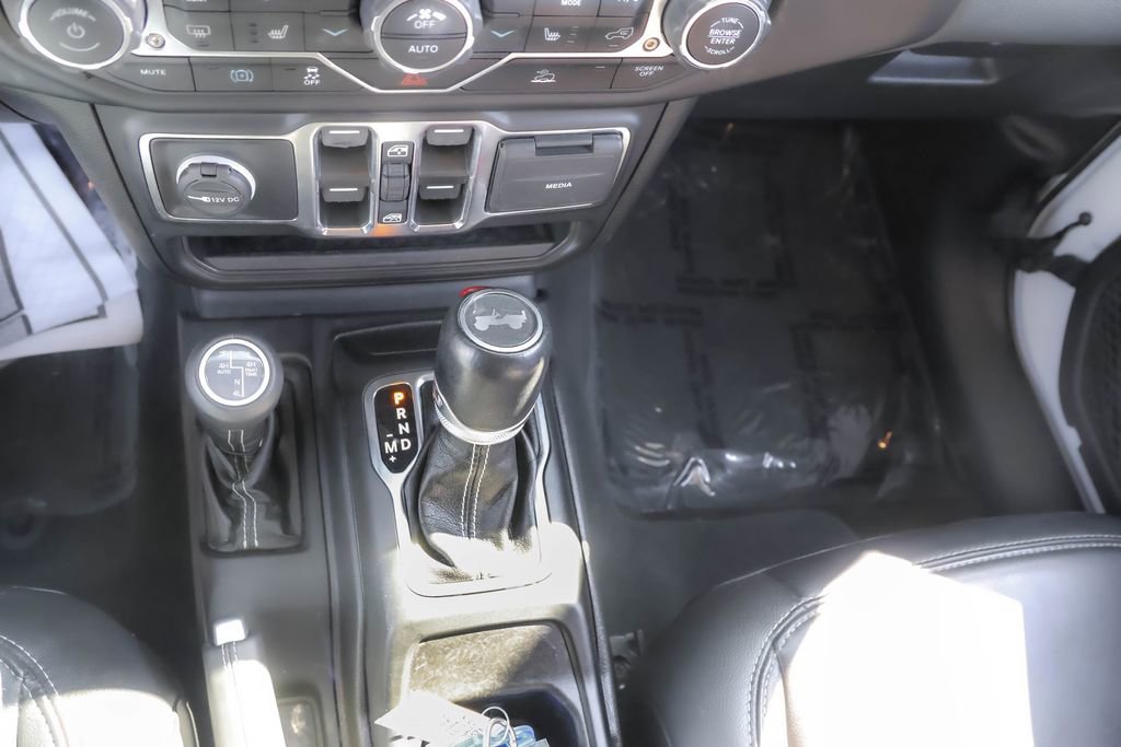 Used 2022 Jeep Wrangler Unlimited Sahara w/ Cold Weather Group AWD/4WD image 24