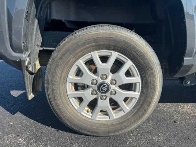 Used 2024 Toyota Tacoma SR5 AWD/4WD image 10
