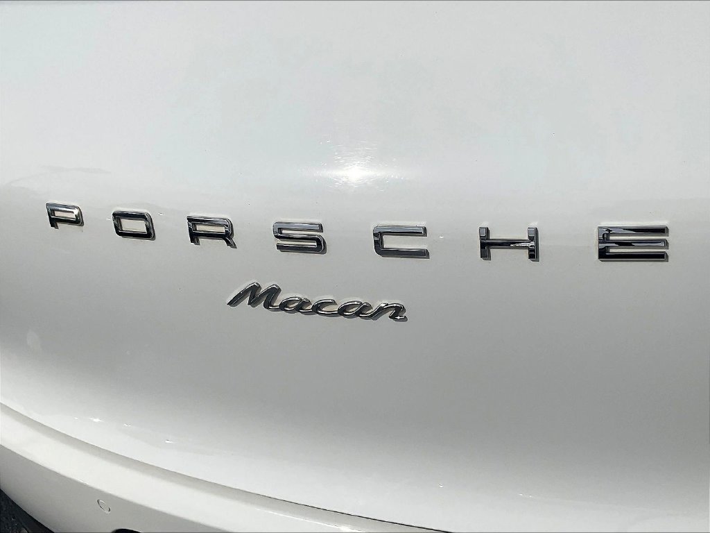 Used 2018 Porsche Macan AWD/4WD image 22
