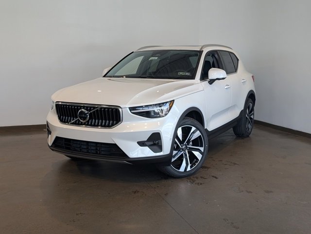 New 2025 Volvo XC40 B5 Ultra w/ Climate Package