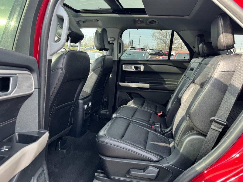 Used 2021 Ford Explorer Limited w/ Equipment Group 301A AWD/4WD image 10