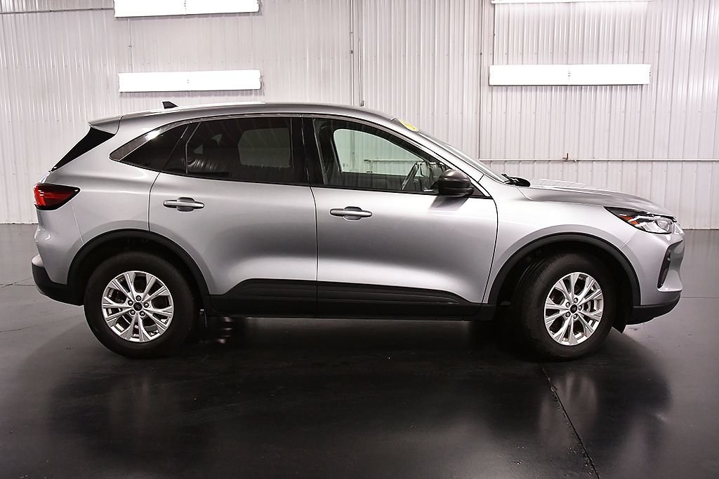 Used 2023 Ford Escape Active w/ Tech Pack #1 AWD/4WD image 9