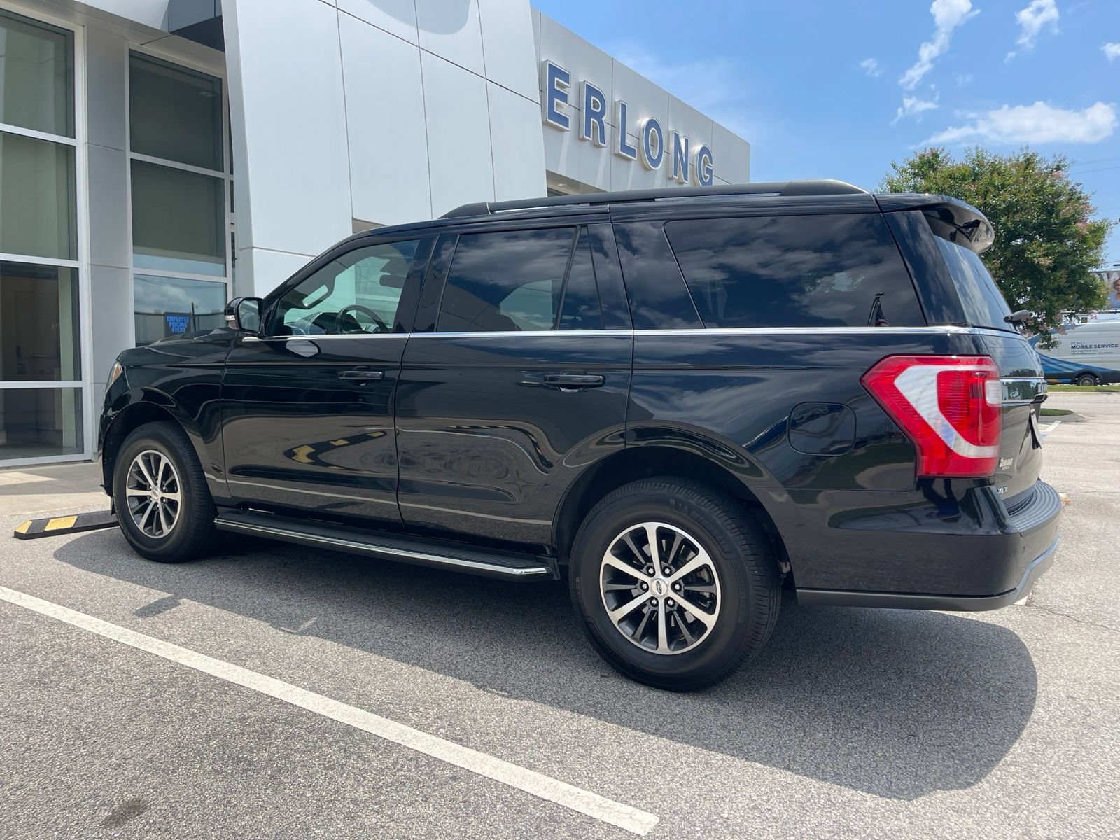 Used 2021 Ford Expedition XLT AWD/4WD image 6