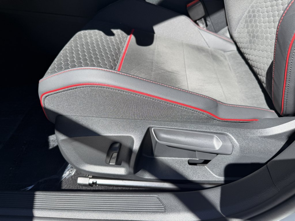 Used 2025 Volkswagen GTI SE FWD image 30