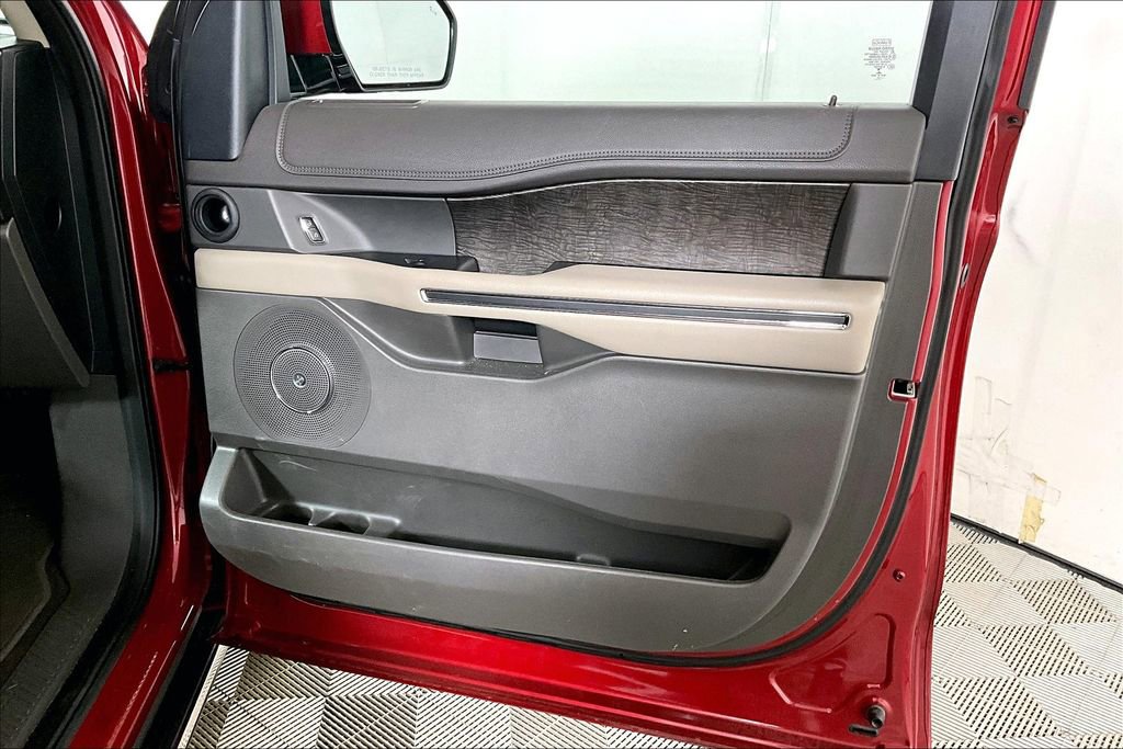 Used 2021 Ford Expedition Limited image 24