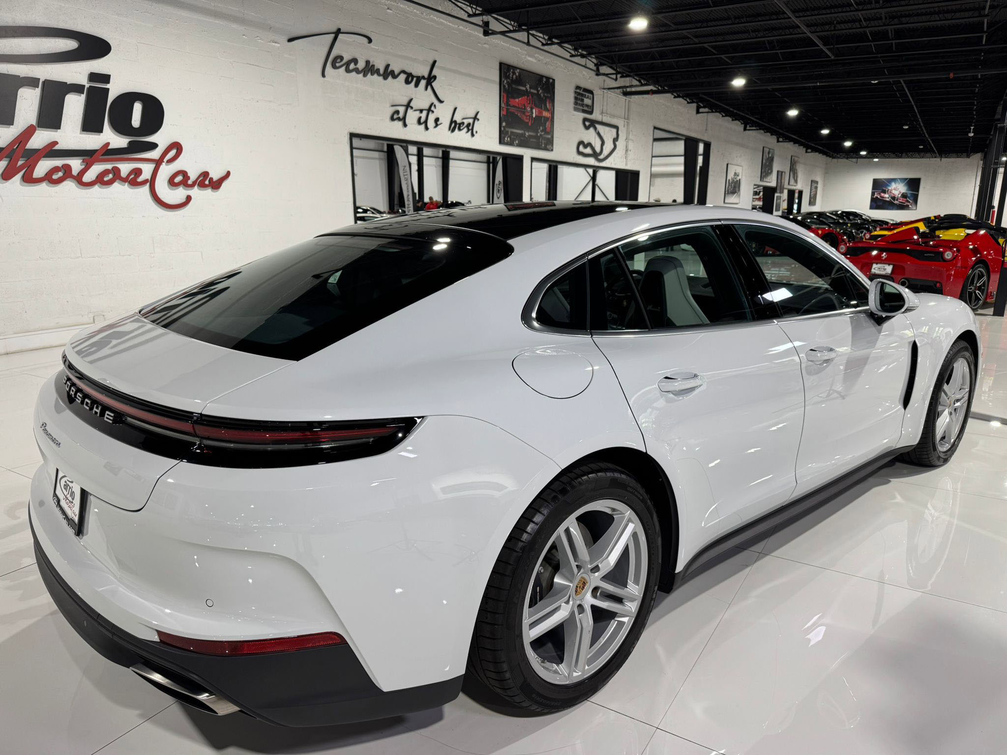 Used 2025 Porsche Panamera image 7