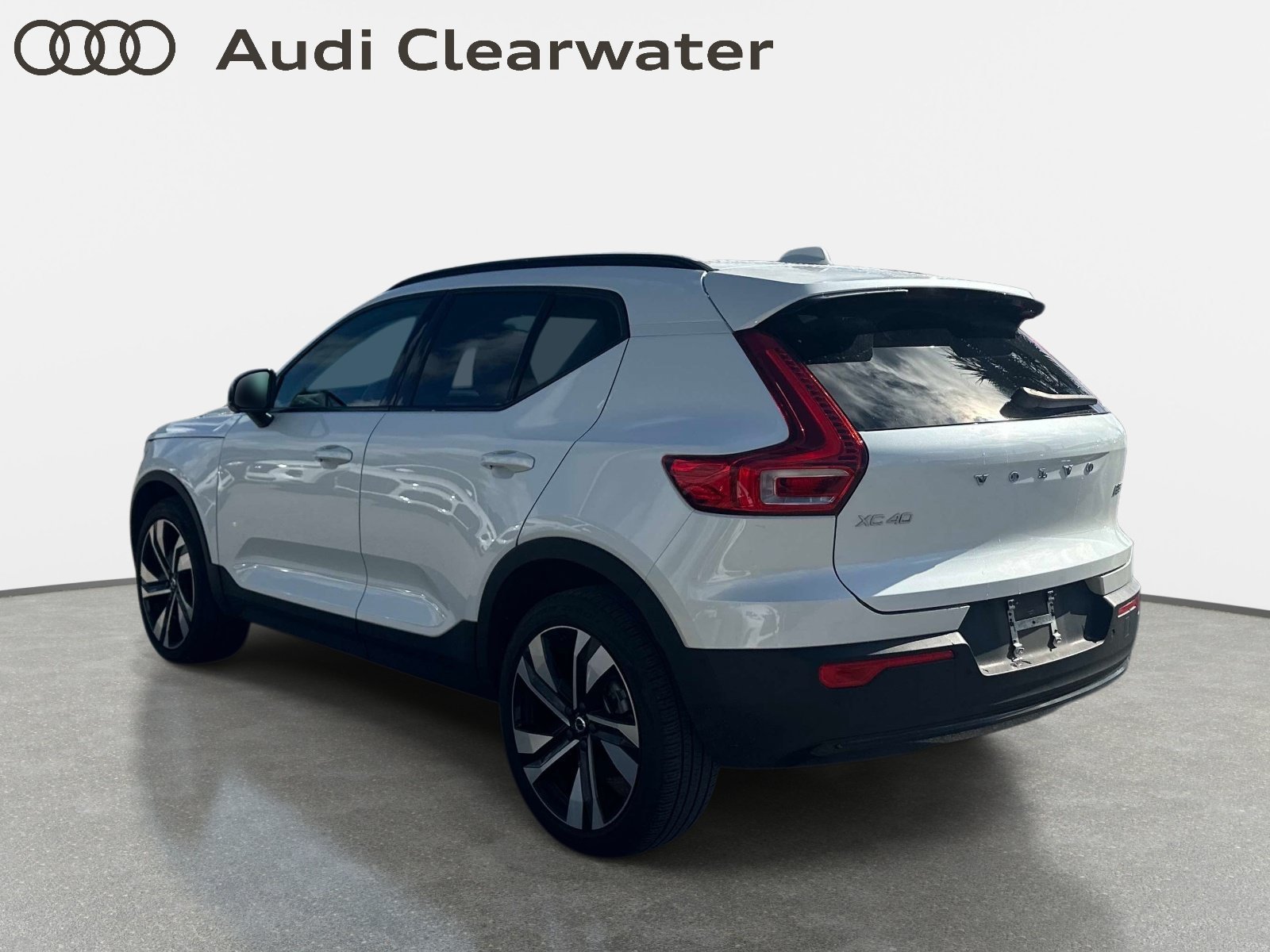 Used 2023 Volvo XC40 B5 Plus w/ Protection Package Premier AWD/4WD image 2