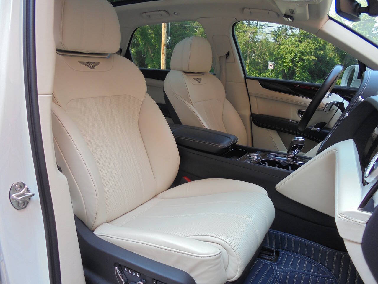 Used 2019 Bentley Bentayga AWD/4WD image 9