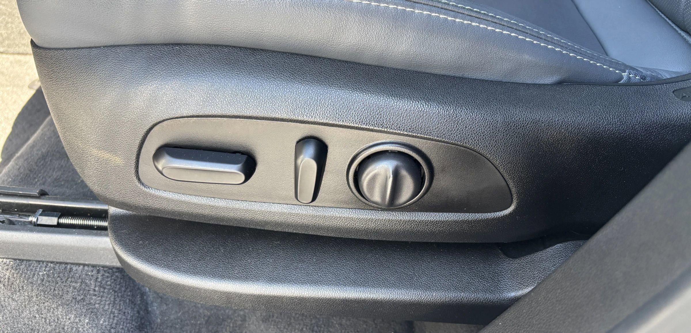 Used 2019 Buick Enclave Essence AWD/4WD image 14