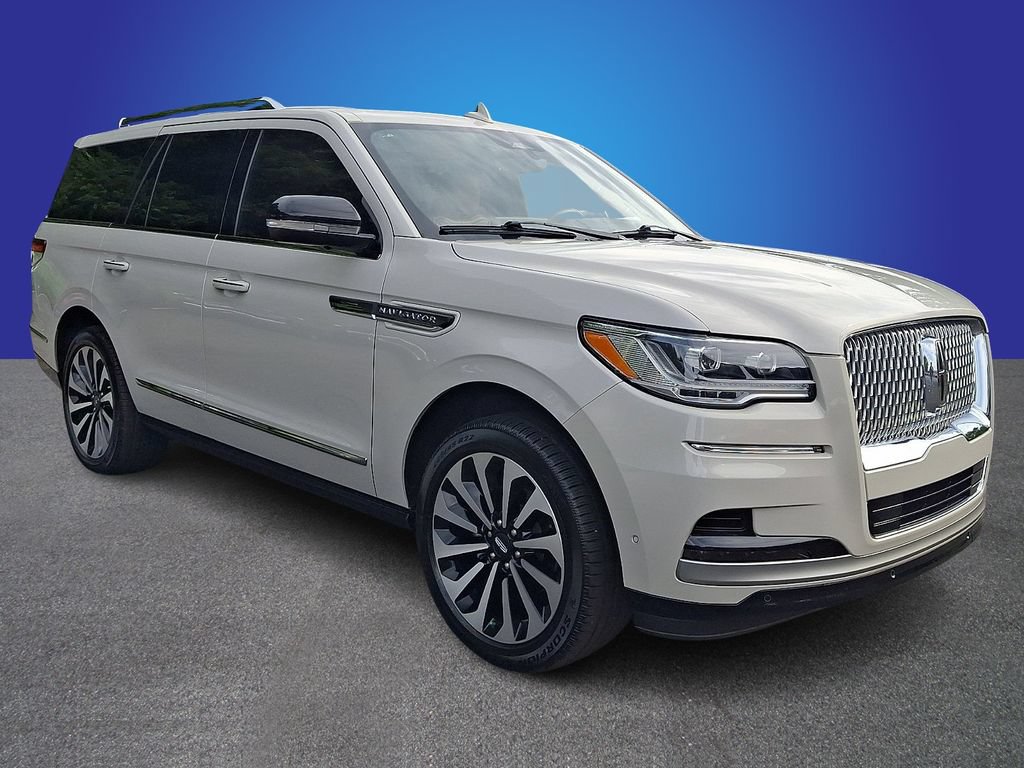 Used 2024 Lincoln Navigator Reserve AWD/4WD image 3