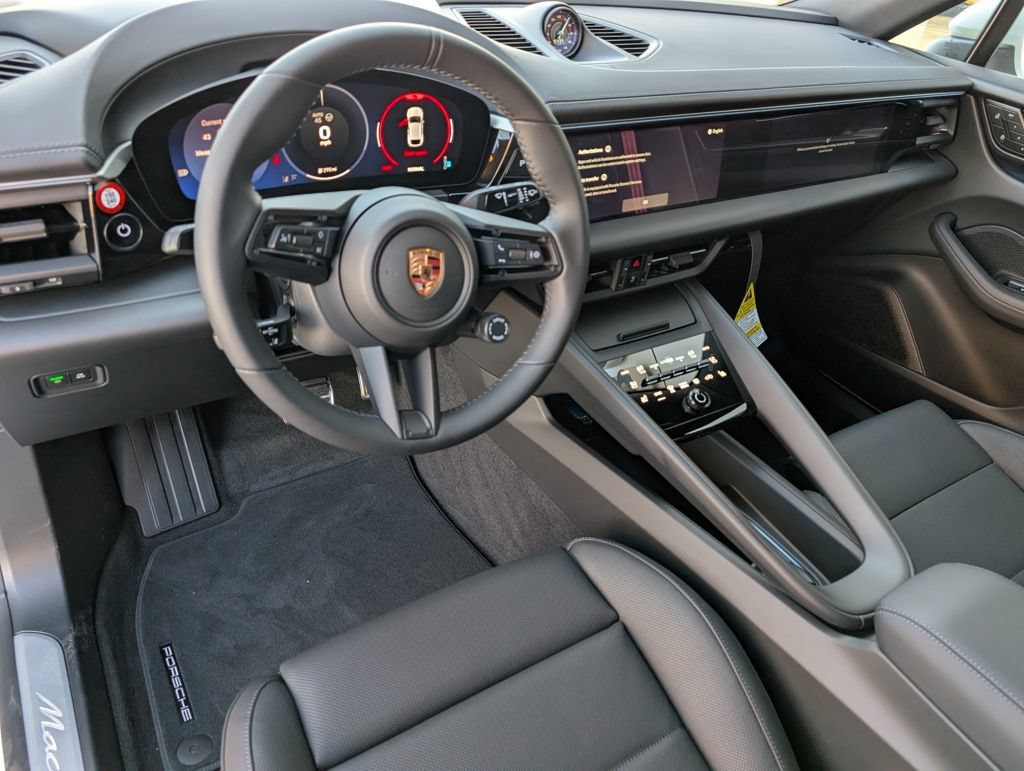 New 2025 Porsche Macan 4S Electric AWD/4WD image 4