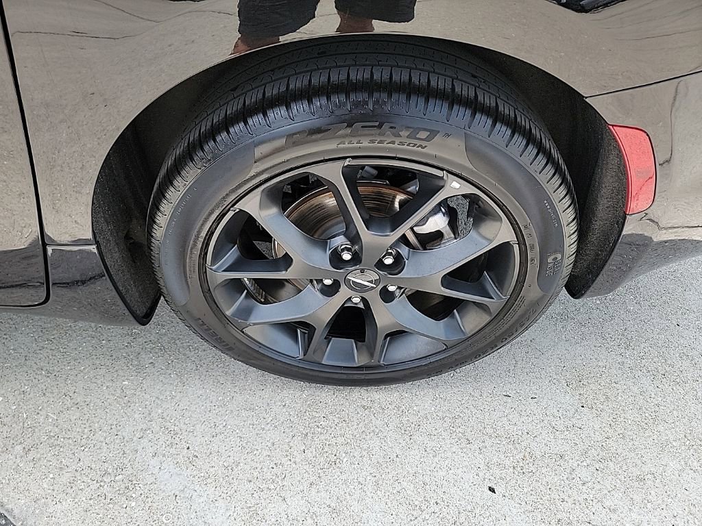 Used 2025 Chrysler Pacifica Limited image 23