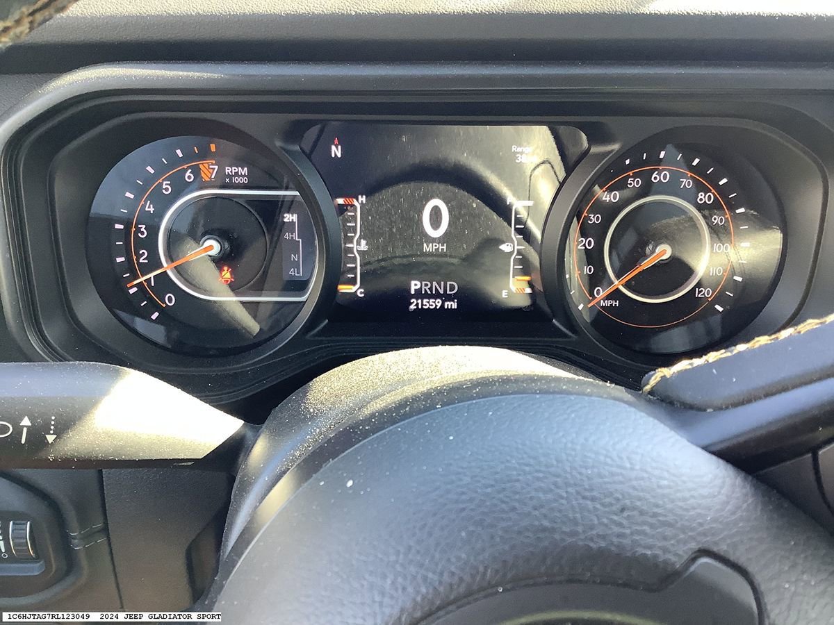 Used 2024 Jeep Gladiator Sport AWD/4WD image 9