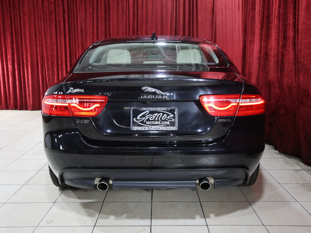Used 2019 Jaguar XE Premium RWD image 9