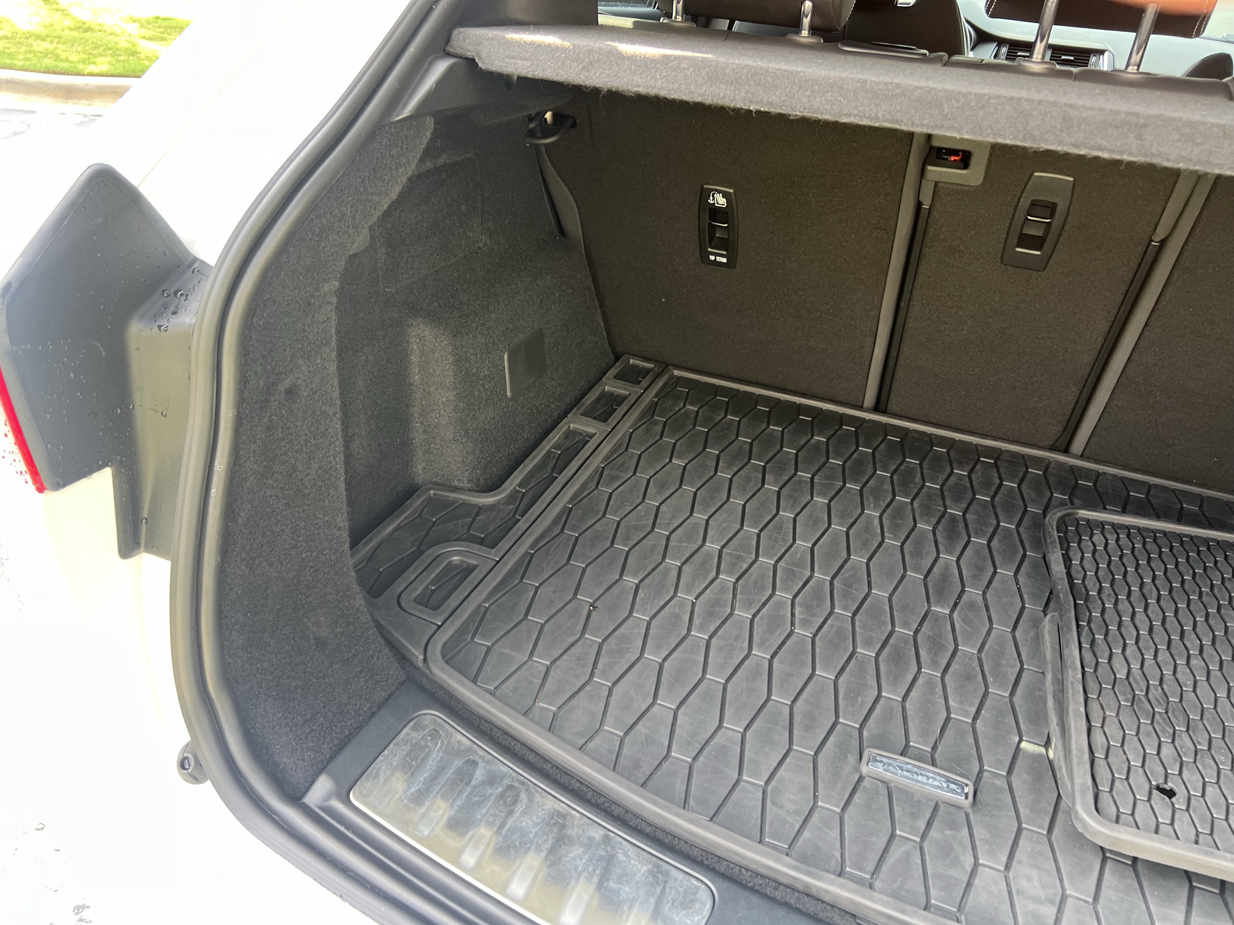 Used 2025 Land Rover Discovery S AWD/4WD image 34