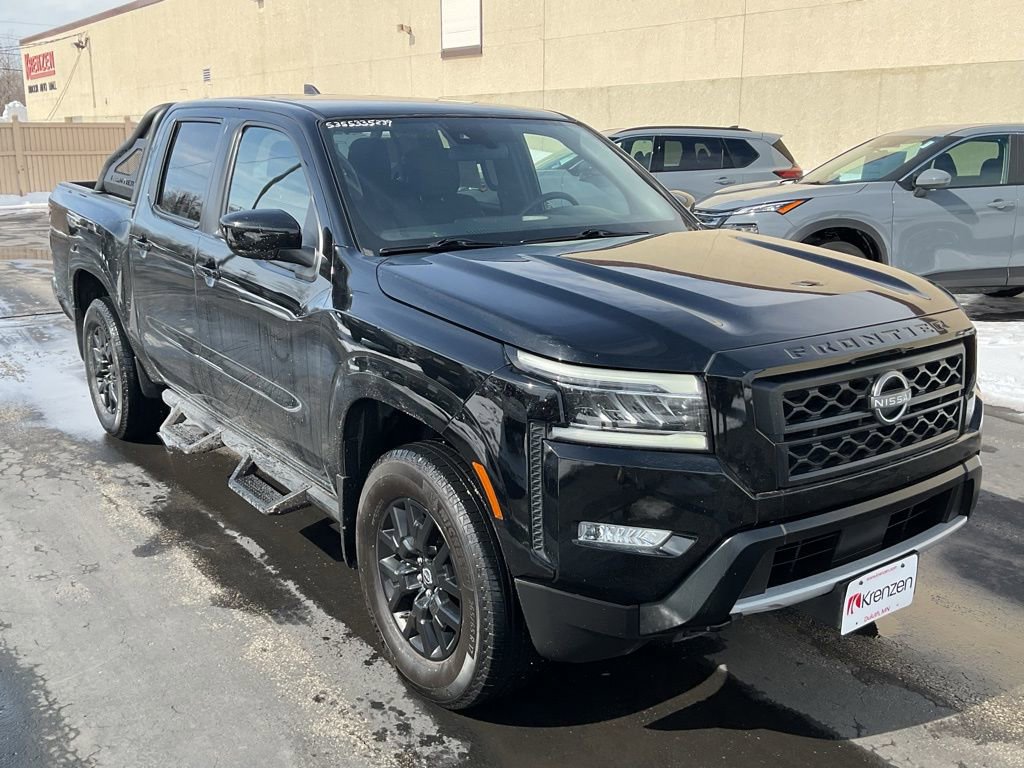 Used 2023 Nissan Frontier SV w/ Midnight Edition Package image 3