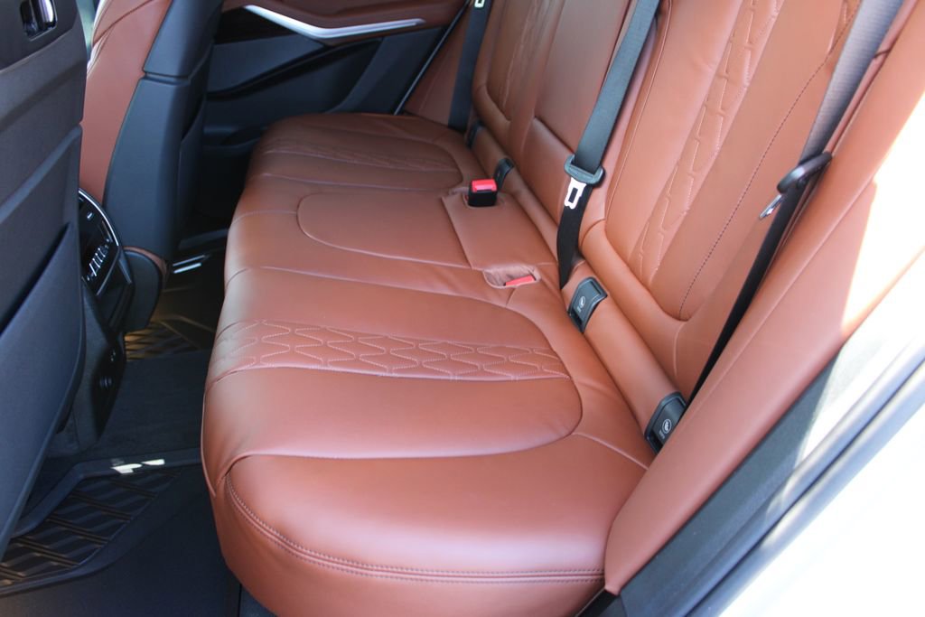 New 2026 BMW X5 M60i w/ Climate Comfort Package image 22