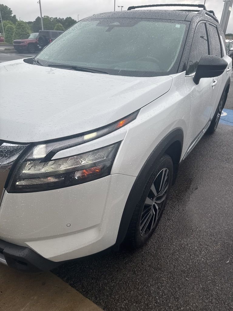 Used 2025 Nissan Pathfinder Platinum AWD/4WD image 6