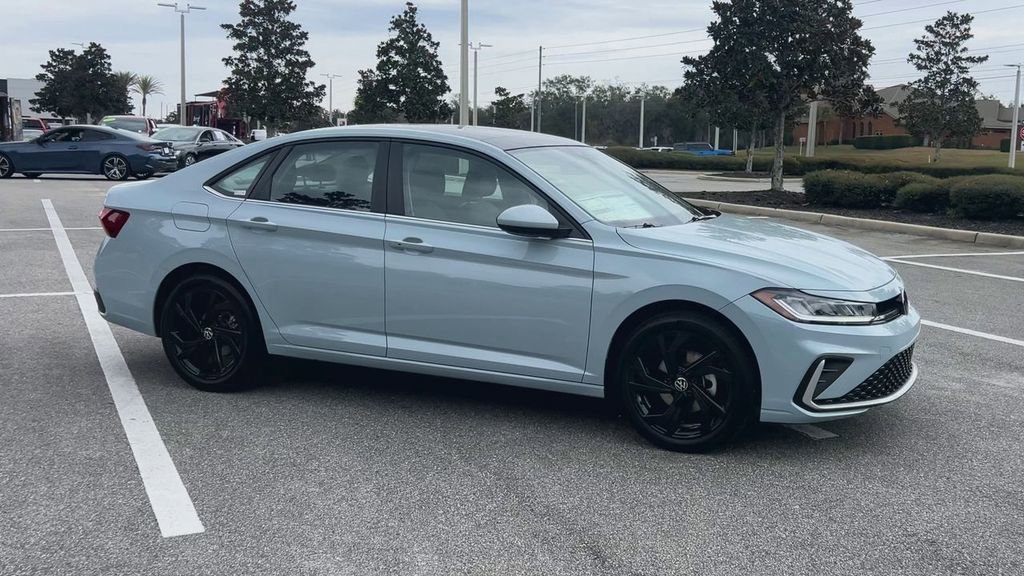 New 2026 Volkswagen Jetta SE image 2