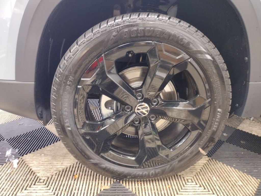 New 2026 Volkswagen Taos SEL AWD/4WD image 5