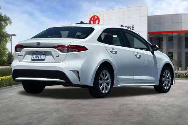 Used 2022 Toyota Corolla LE FWD image 4