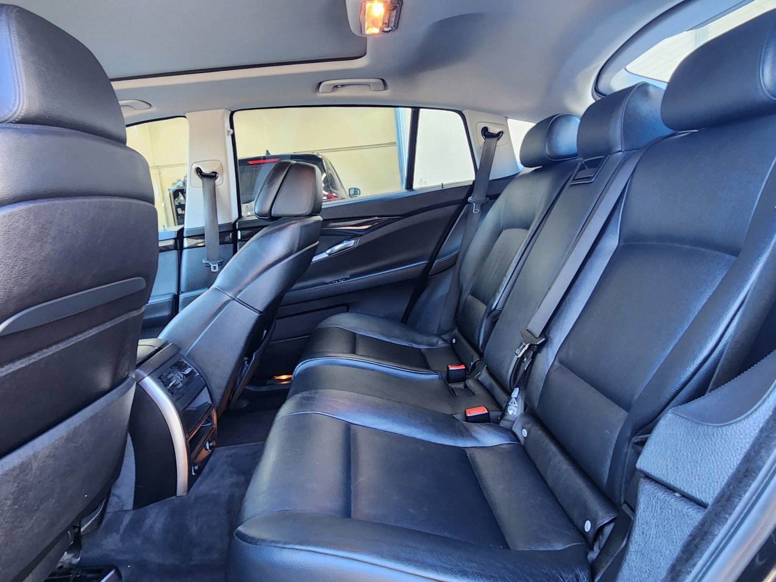 Used 2011 BMW 550i Gran Turismo image 48