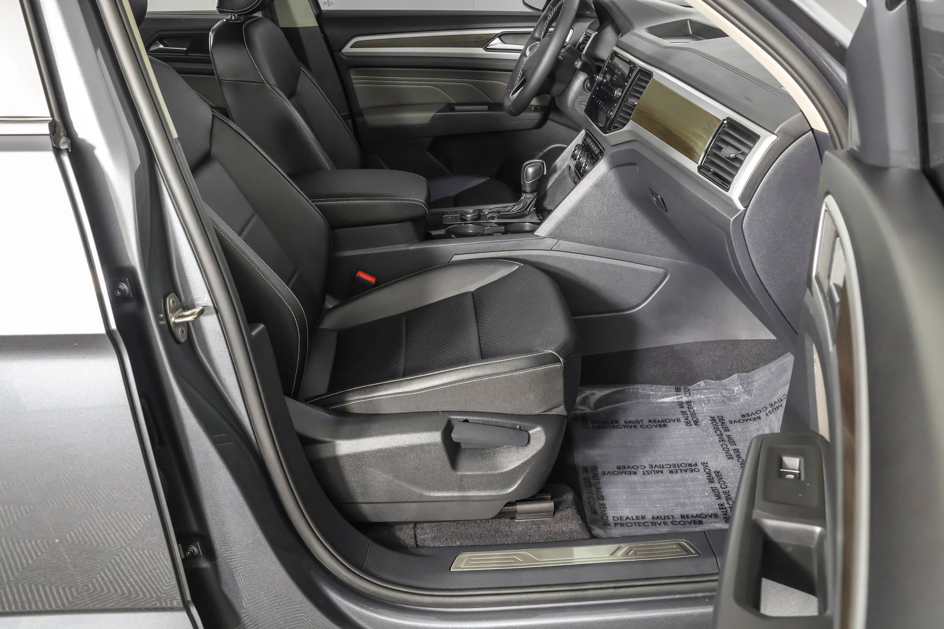 Used 2023 Volkswagen Atlas SE w/ Black Wheel Package image 46