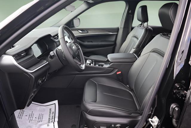New 2025 Jeep Grand Cherokee L Limited w/ Black Appearance Package image 5