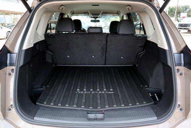 Certified 2025 Nissan Rogue SV image 12