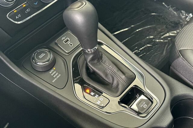 New 2023 Jeep Cherokee Altitude Lux AWD/4WD image 22
