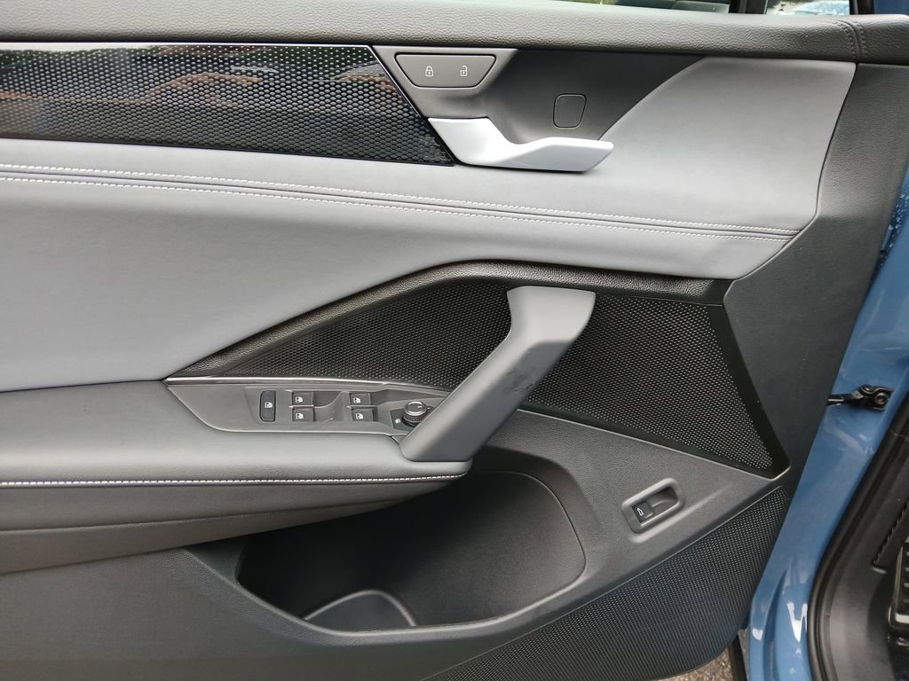 New 2025 Volkswagen Tiguan SE R-Line image 11