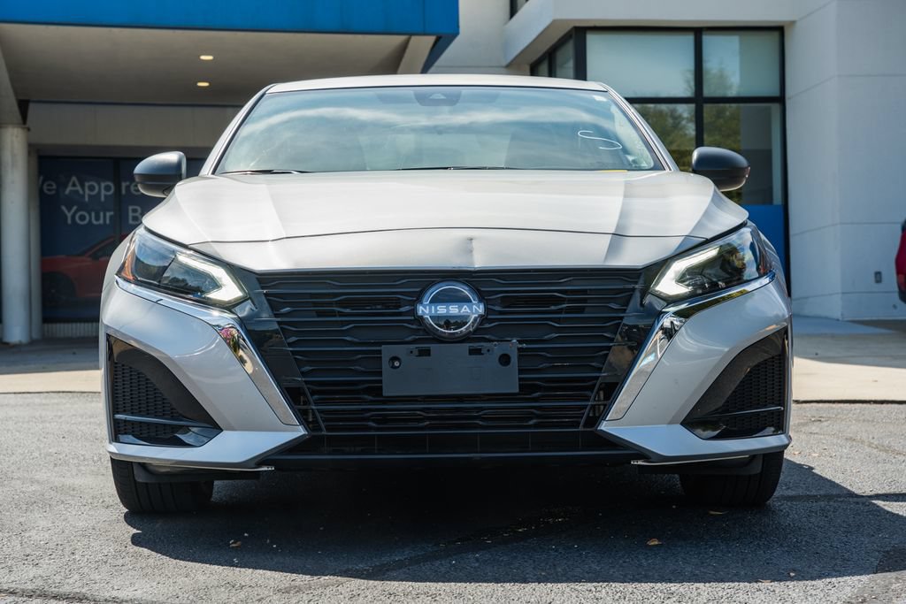 Used 2025 Nissan Altima 2.5 SV FWD image 2