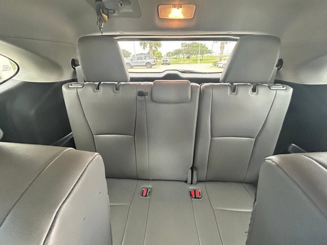 Used 2023 Toyota Highlander XLE FWD image 8