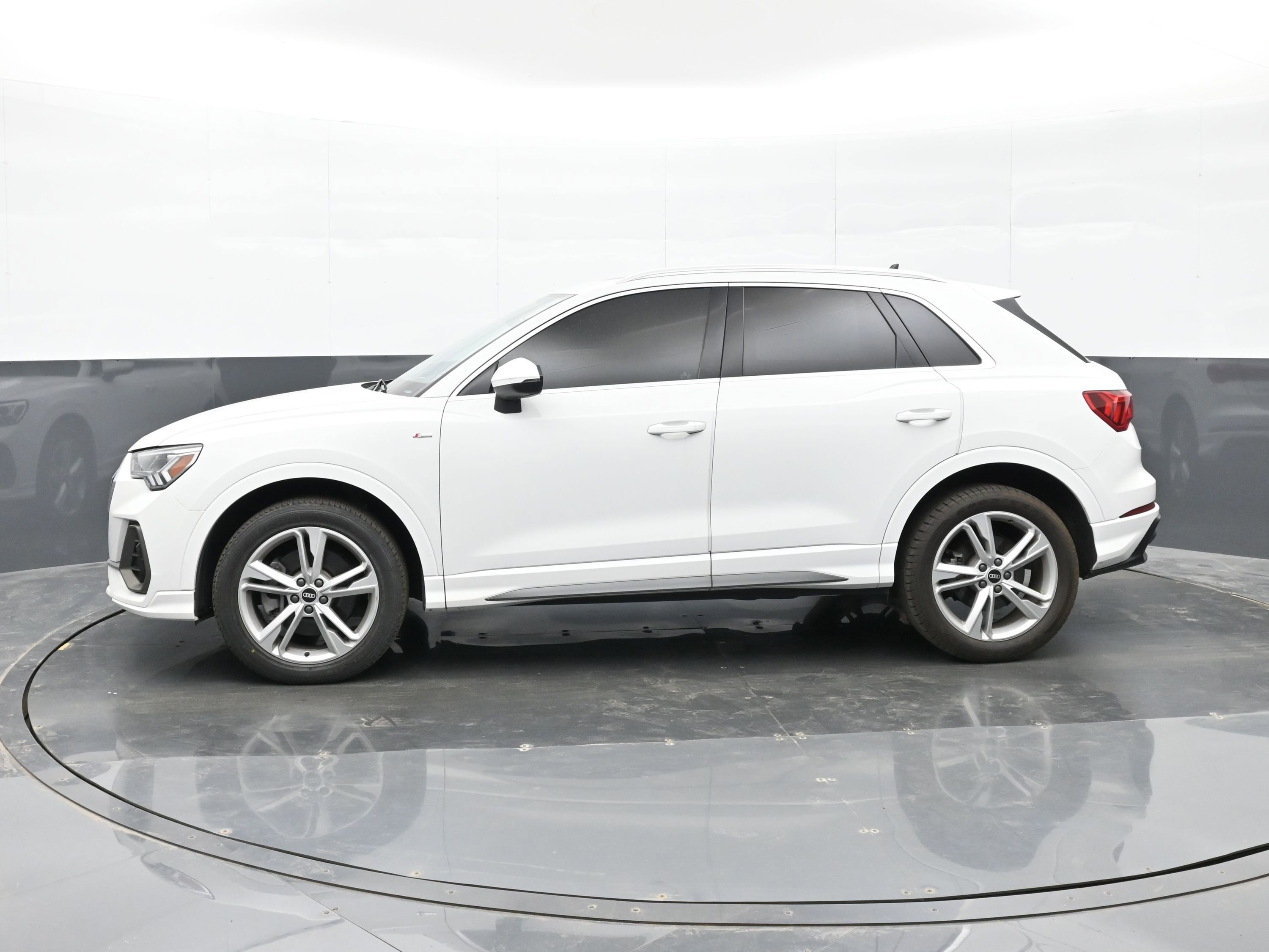 Used 2021 Audi Q3 2.0T Premium Plus w/ Premium Plus Package image 9