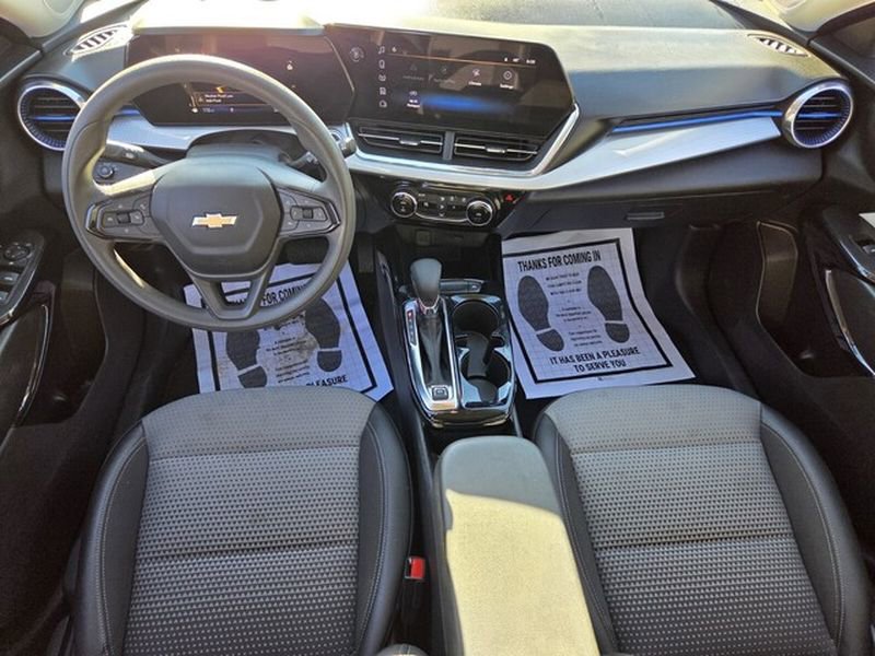 Used 2025 Chevrolet Trax LT image 9