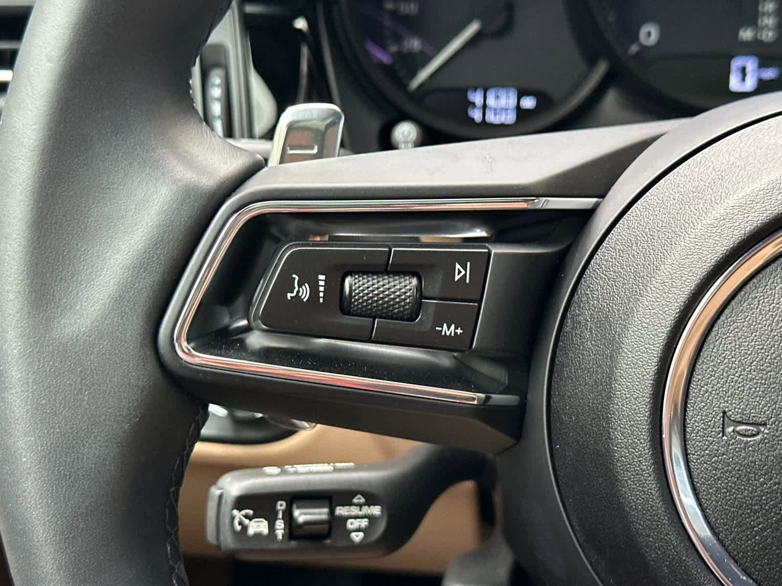 Certified 2025 Porsche Macan AWD/4WD image 26