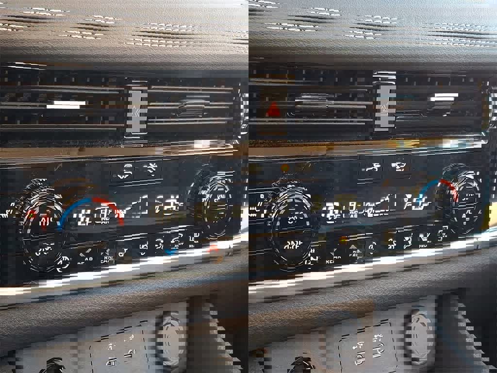 Used 2024 Nissan Rogue SL w/ SL Premium Package image 15