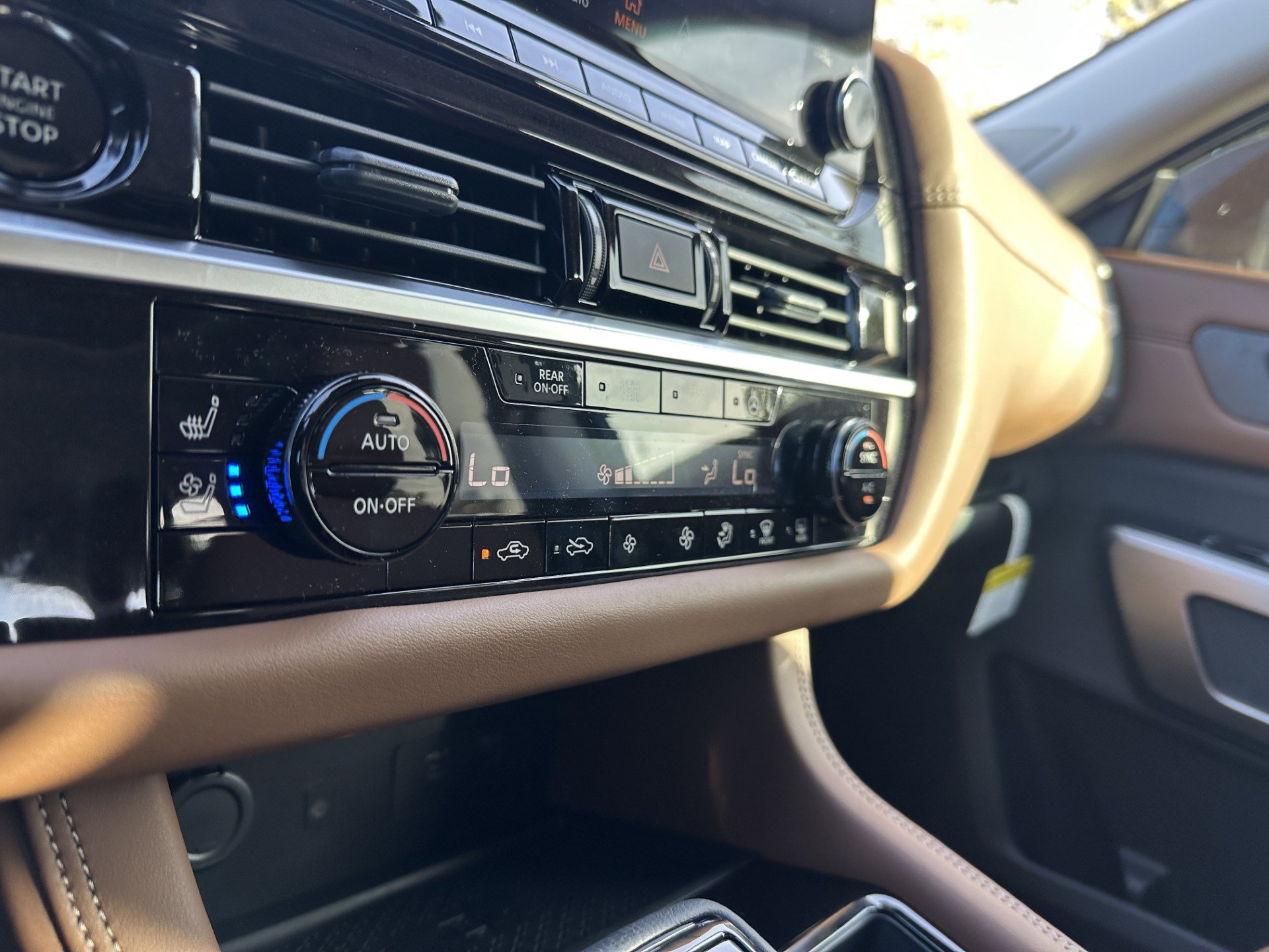 New 2025 Nissan Pathfinder Platinum w/ Lighting Package (N92) image 10