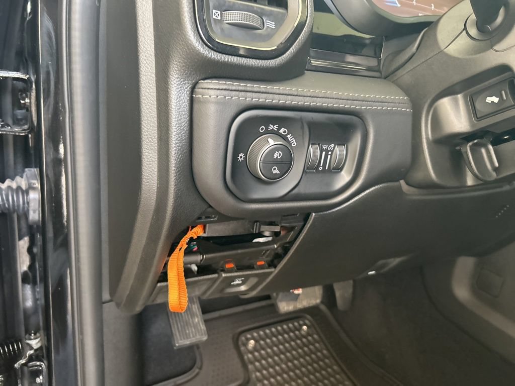 Used 2025 RAM 2500 Limited AWD/4WD image 55